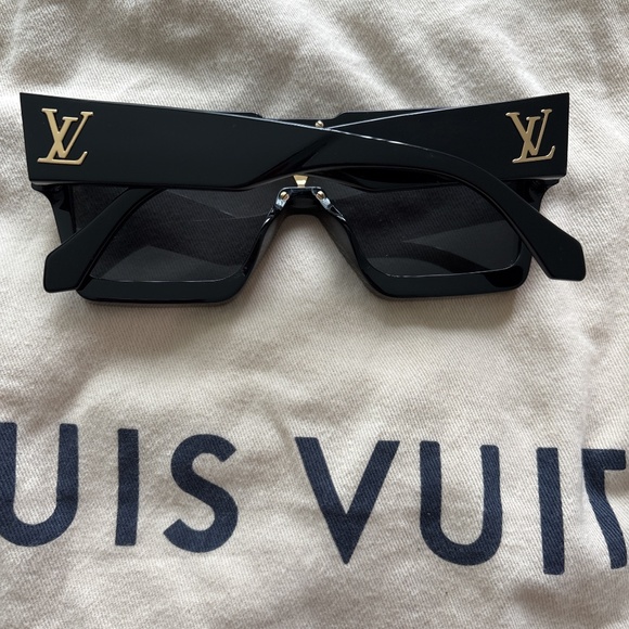 Authentic Louis vuttion - Picture 2 of 3